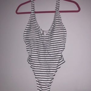 Cupshe NWT black&white striped one piece suit Med